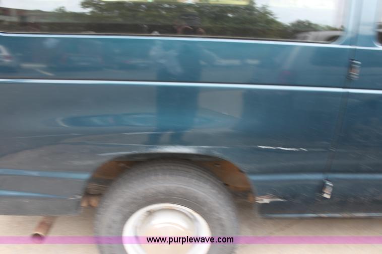 image for item H2042 1998 Ford Club Wagon van