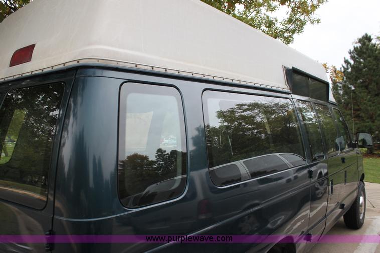 image for item H2042 1998 Ford Club Wagon van