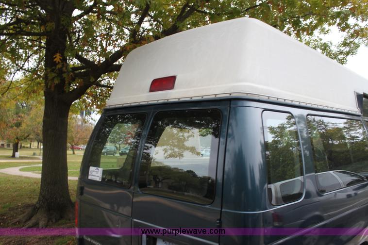 image for item H2042 1998 Ford Club Wagon van