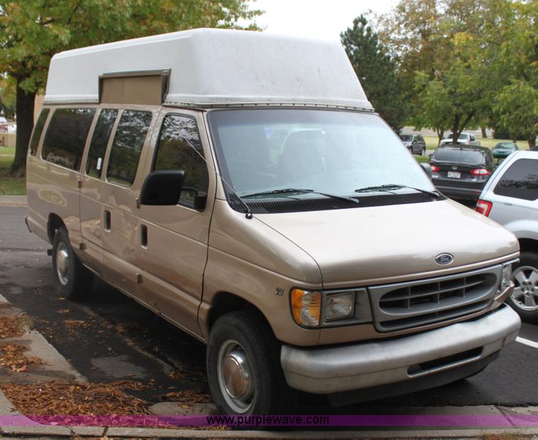 image for item H2043 1998 Ford Club Wagon van