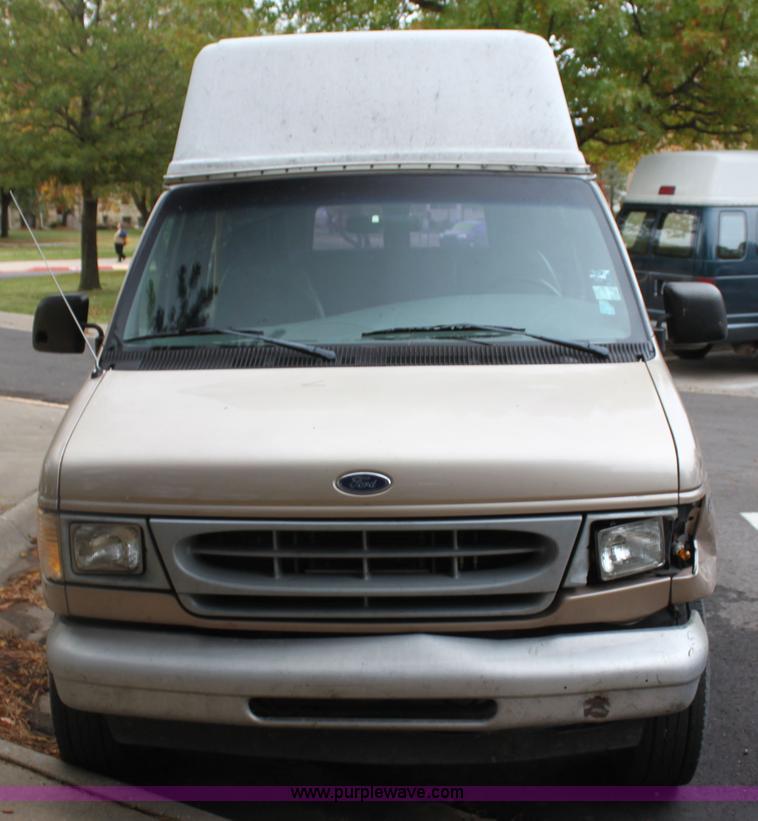 image for item H2043 1998 Ford Club Wagon van
