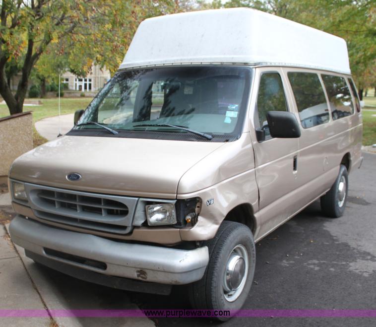 image for item H2043 1998 Ford Club Wagon van