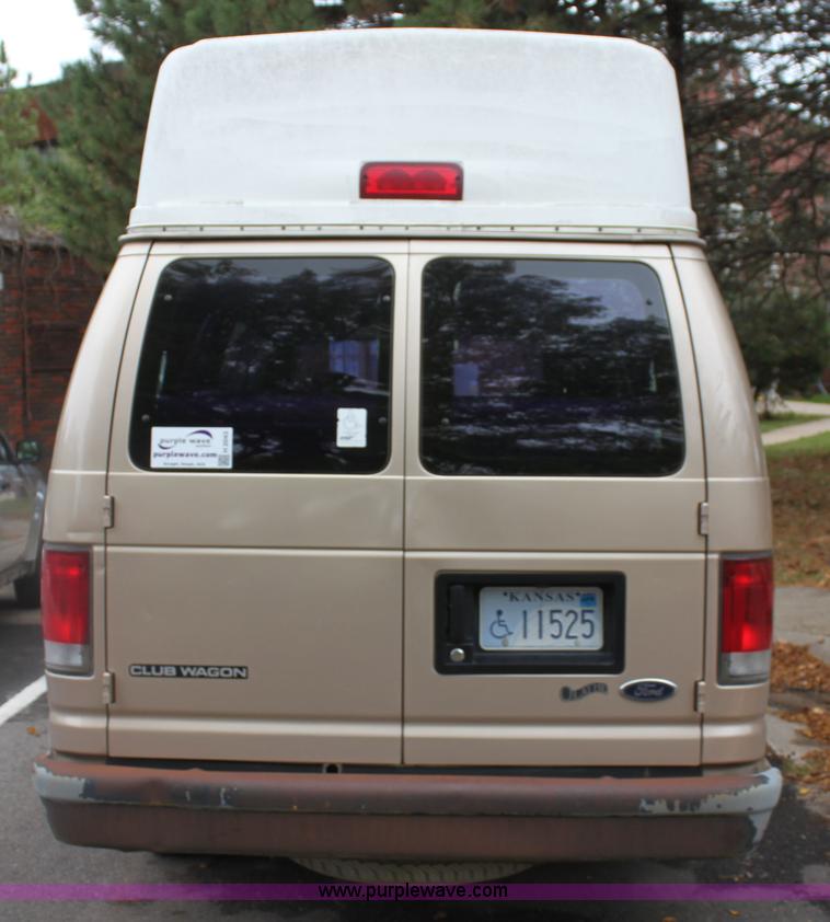 image for item H2043 1998 Ford Club Wagon van