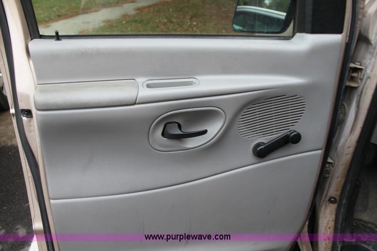 image for item H2043 1998 Ford Club Wagon van