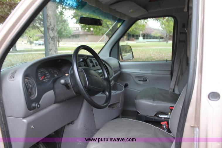 image for item H2043 1998 Ford Club Wagon van
