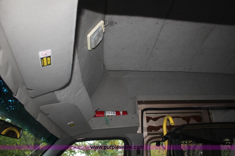 image for item H2043 1998 Ford Club Wagon van