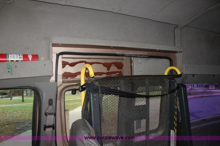 image for item H2043 1998 Ford Club Wagon van