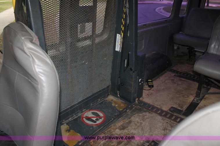 image for item H2043 1998 Ford Club Wagon van