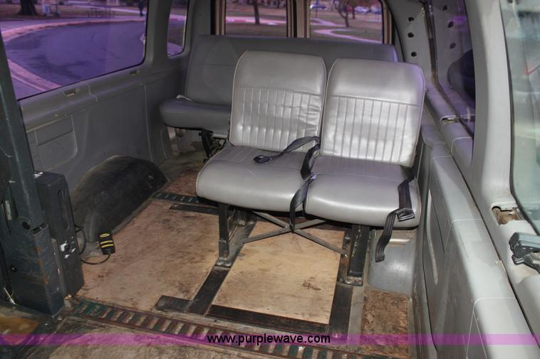 image for item H2043 1998 Ford Club Wagon van