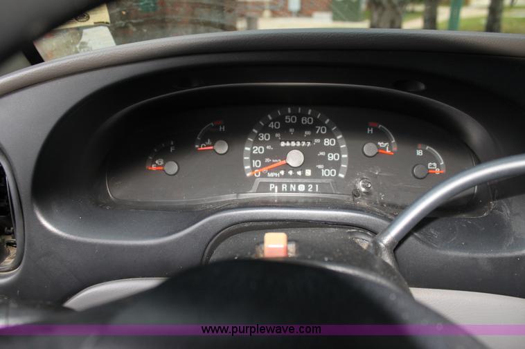 image for item H2043 1998 Ford Club Wagon van