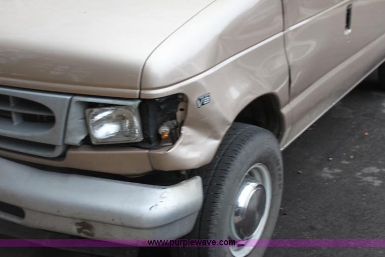 image for item H2043 1998 Ford Club Wagon van