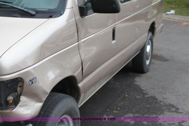 image for item H2043 1998 Ford Club Wagon van