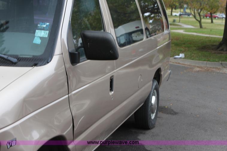 image for item H2043 1998 Ford Club Wagon van