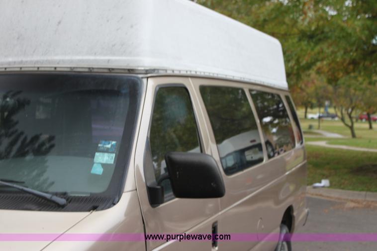 image for item H2043 1998 Ford Club Wagon van