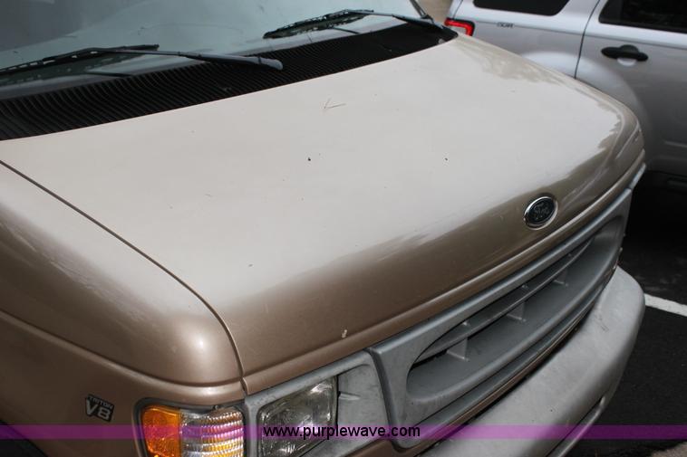image for item H2043 1998 Ford Club Wagon van