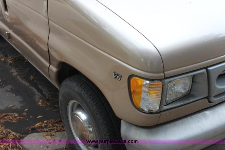 image for item H2043 1998 Ford Club Wagon van