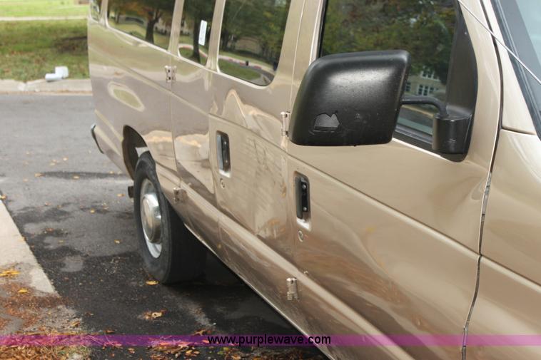 image for item H2043 1998 Ford Club Wagon van