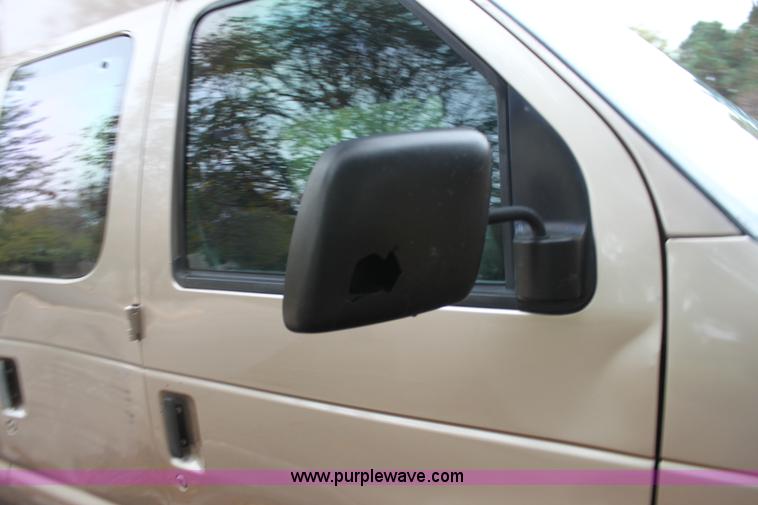 image for item H2043 1998 Ford Club Wagon van