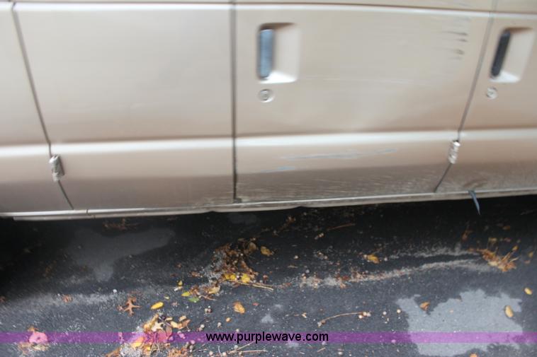 image for item H2043 1998 Ford Club Wagon van