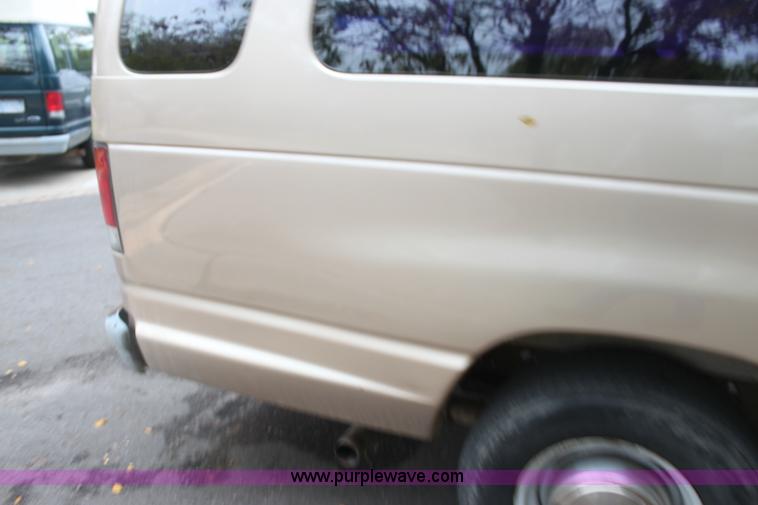 image for item H2043 1998 Ford Club Wagon van