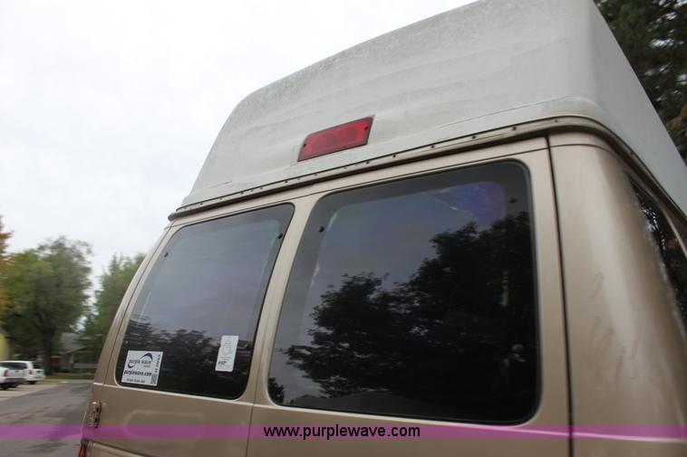 image for item H2043 1998 Ford Club Wagon van