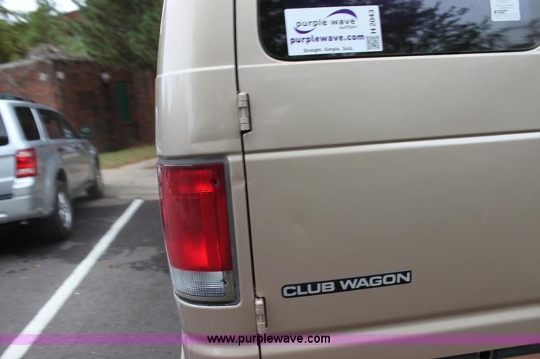 image for item H2043 1998 Ford Club Wagon van