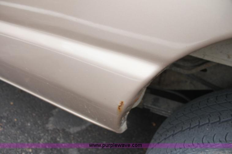 image for item H2043 1998 Ford Club Wagon van