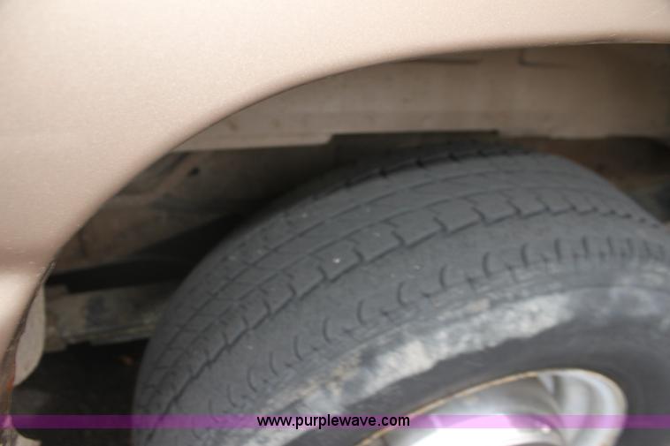 image for item H2043 1998 Ford Club Wagon van