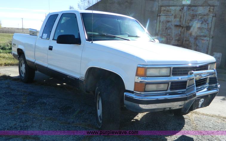 image for item H2343 1996 Chevrolet 1500 Z71 Ext. Cab pickup truck