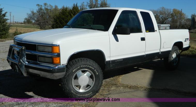 image for item H2343 1996 Chevrolet 1500 Z71 Ext. Cab pickup truck
