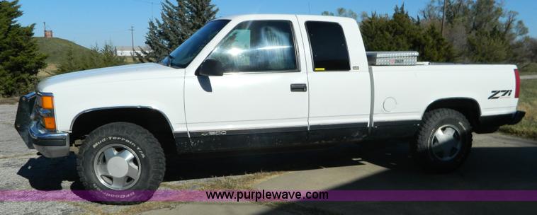 image for item H2343 1996 Chevrolet 1500 Z71 Ext. Cab pickup truck