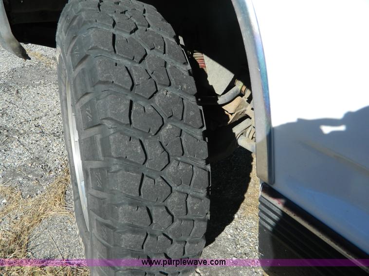 image for item H2343 1996 Chevrolet 1500 Z71 Ext. Cab pickup truck