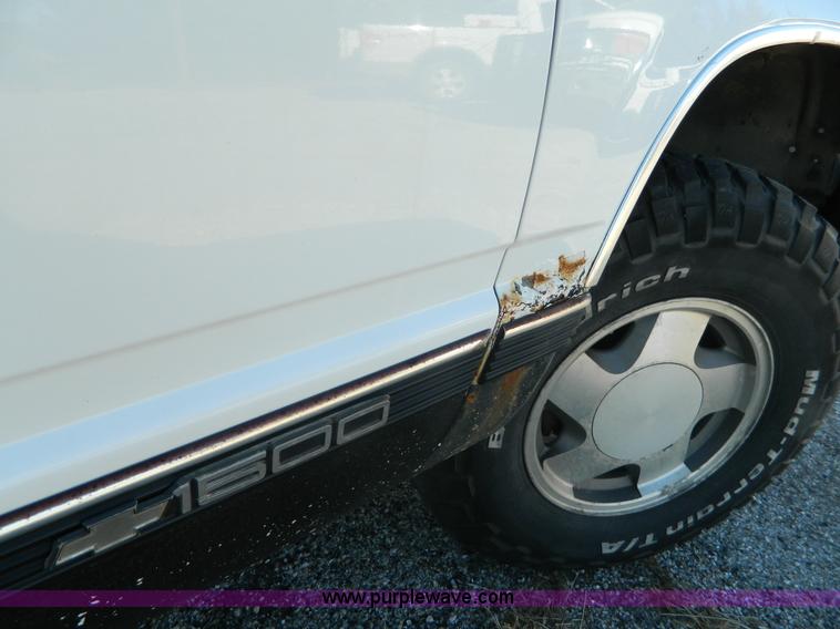 image for item H2343 1996 Chevrolet 1500 Z71 Ext. Cab pickup truck