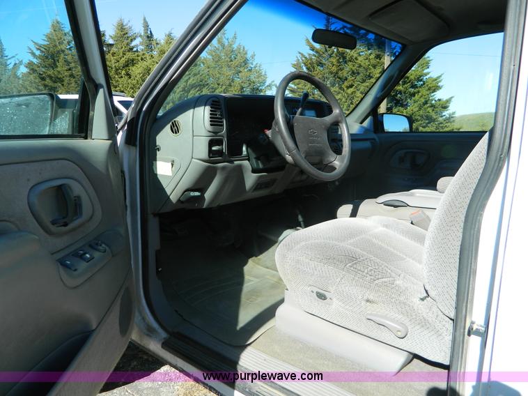 image for item H2343 1996 Chevrolet 1500 Z71 Ext. Cab pickup truck