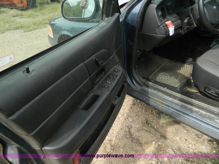 image for item H2373 2008 Ford Crown Victoria Police Interceptor