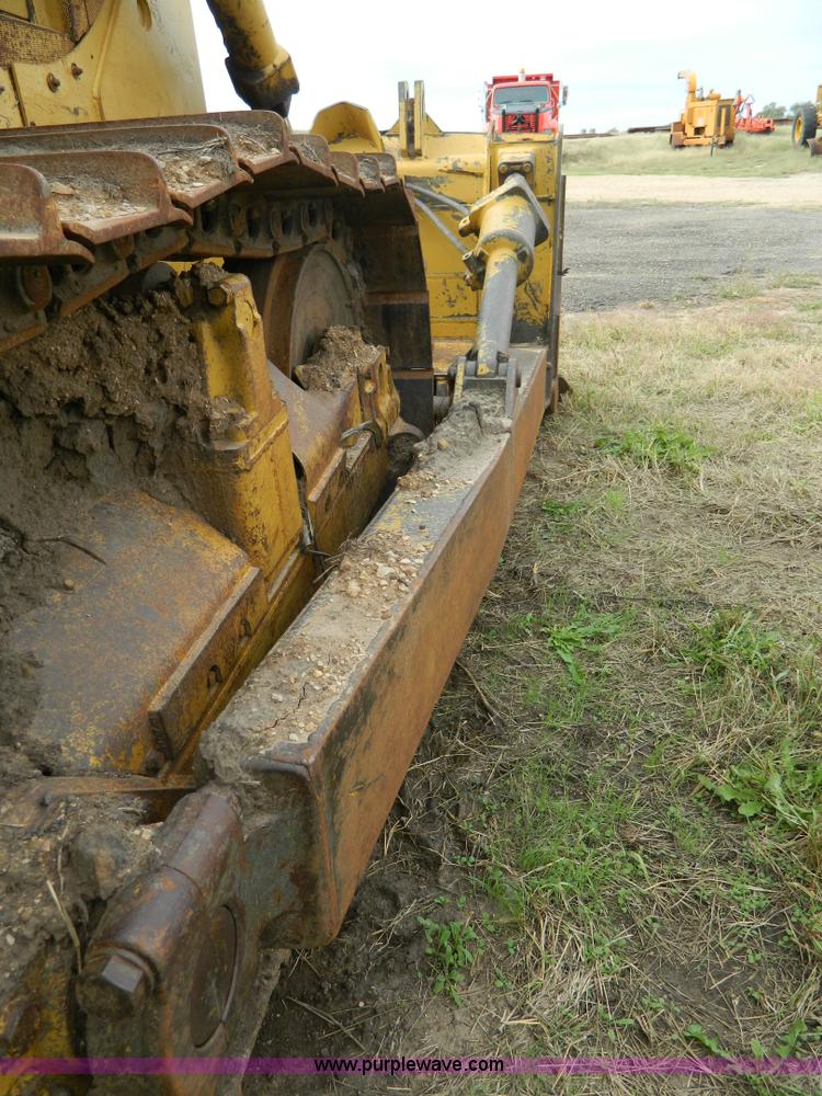 image for item H2376 1988 Caterpillar D7GE2 dozer