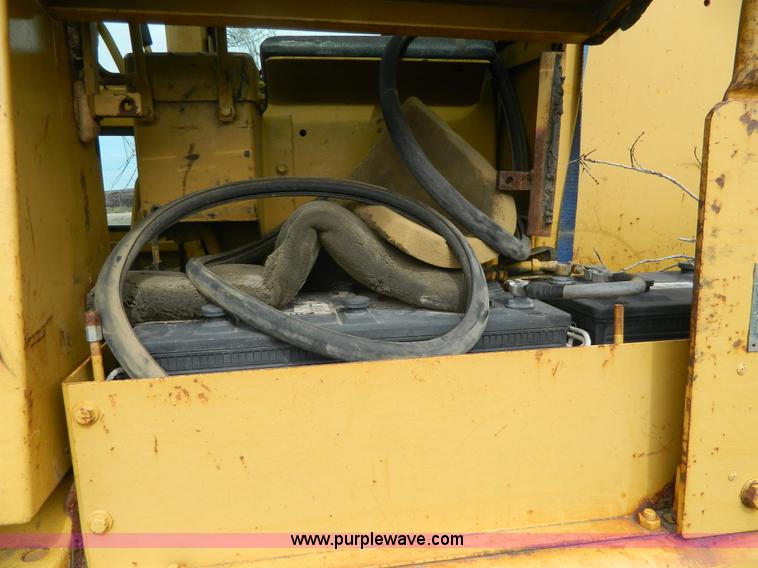 image for item H2376 1988 Caterpillar D7GE2 dozer