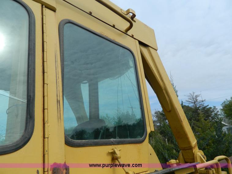 image for item H2376 1988 Caterpillar D7GE2 dozer