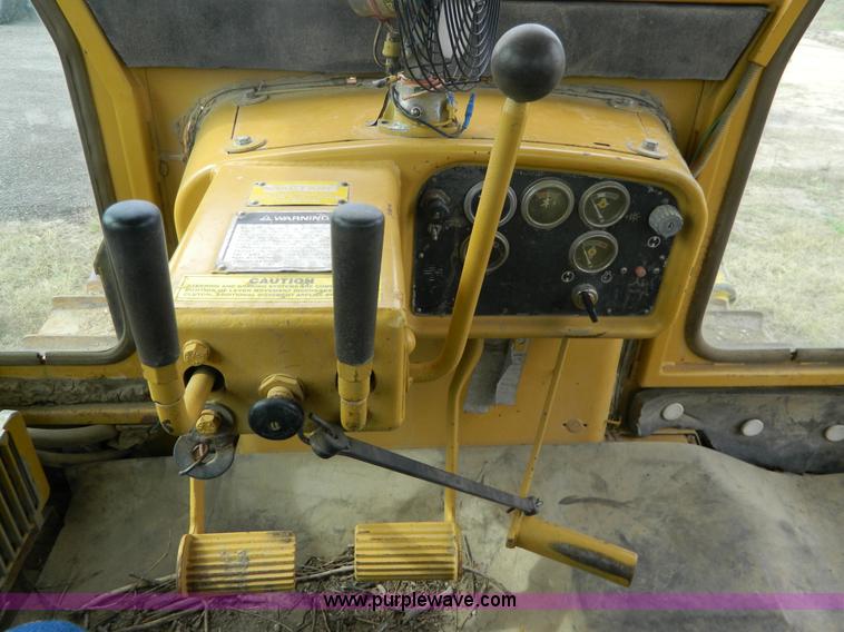 image for item H2376 1988 Caterpillar D7GE2 dozer