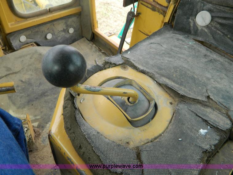 image for item H2376 1988 Caterpillar D7GE2 dozer