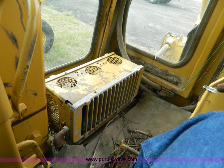 image for item H2376 1988 Caterpillar D7GE2 dozer