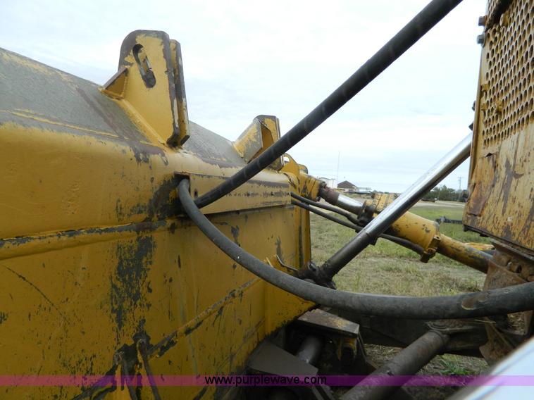 image for item H2376 1988 Caterpillar D7GE2 dozer