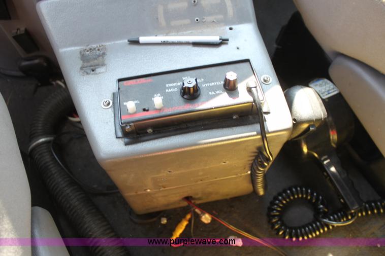 image for item H8773 2002 Ford 801 ambulance