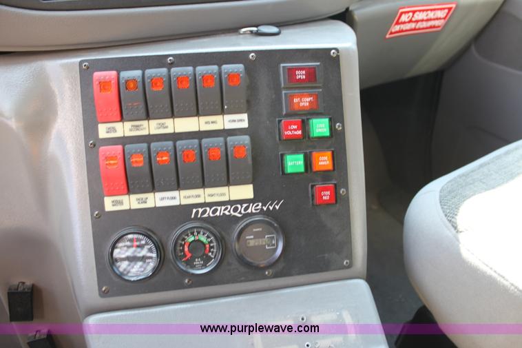 image for item H8773 2002 Ford 801 ambulance