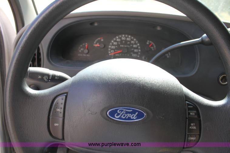 image for item H8773 2002 Ford 801 ambulance