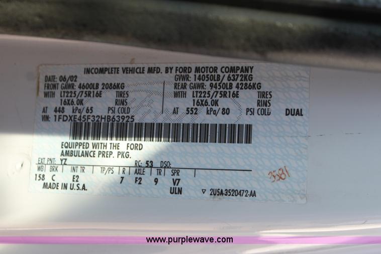 image for item H8773 2002 Ford 801 ambulance