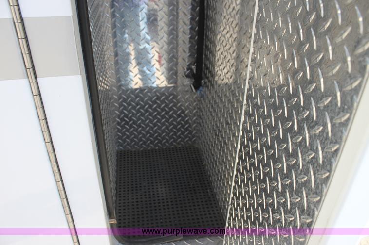 image for item H8773 2002 Ford 801 ambulance