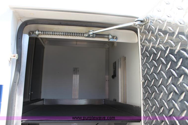 image for item H8773 2002 Ford 801 ambulance