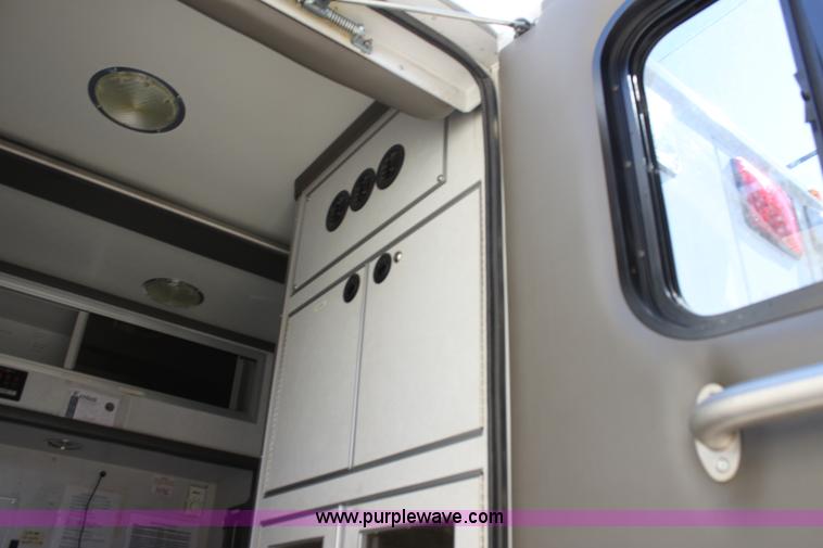 image for item H8773 2002 Ford 801 ambulance