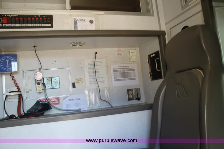 image for item H8773 2002 Ford 801 ambulance